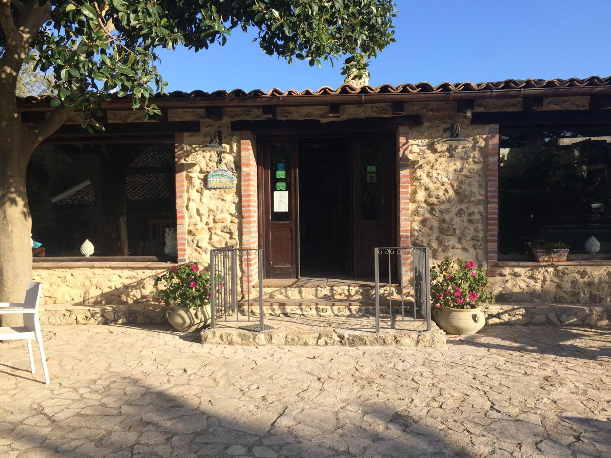 Вилла Agriturismo Roba Degli Ulivi Агридженто Экстерьер фото